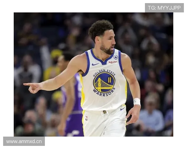 克莱·汤普森无球跑动拉开空间，三分效率改变勇士进攻结构