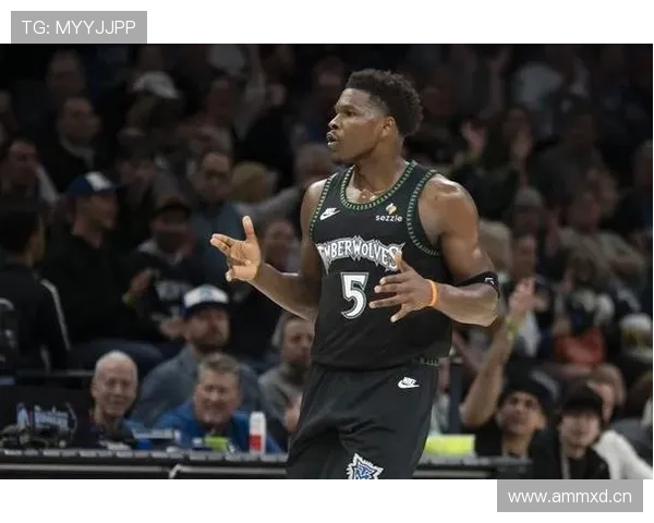 安东尼·爱德华兹连续关键时刻突破拉开分差 提升球队冲击力